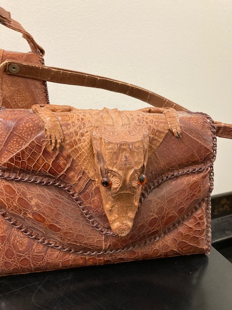 Bagsifi Best Vintage Crossbody Purse & Handbags For Men & Women-Genuine Brown  Crocodile Leather One Size-Premium Crossover Shoulder Bag - Long Strap -  Multi Pocket bag: Handbags: Amazon.com